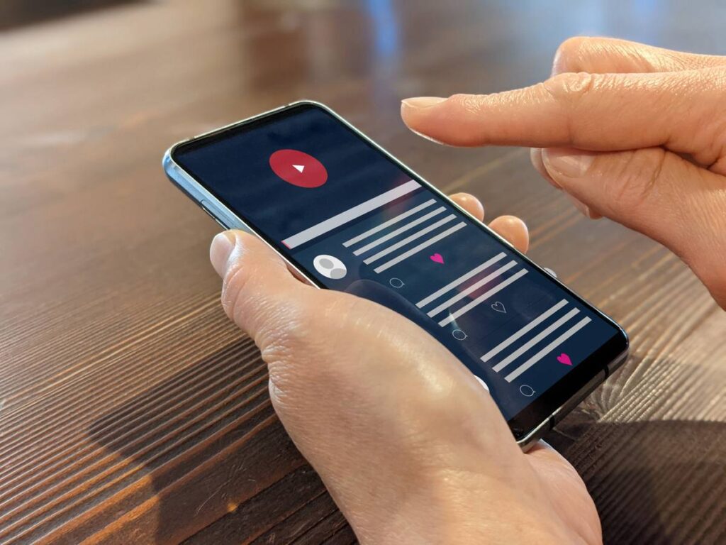 dokirawのウイルス感染リスクを確認するスマートフォン操作のイメージ