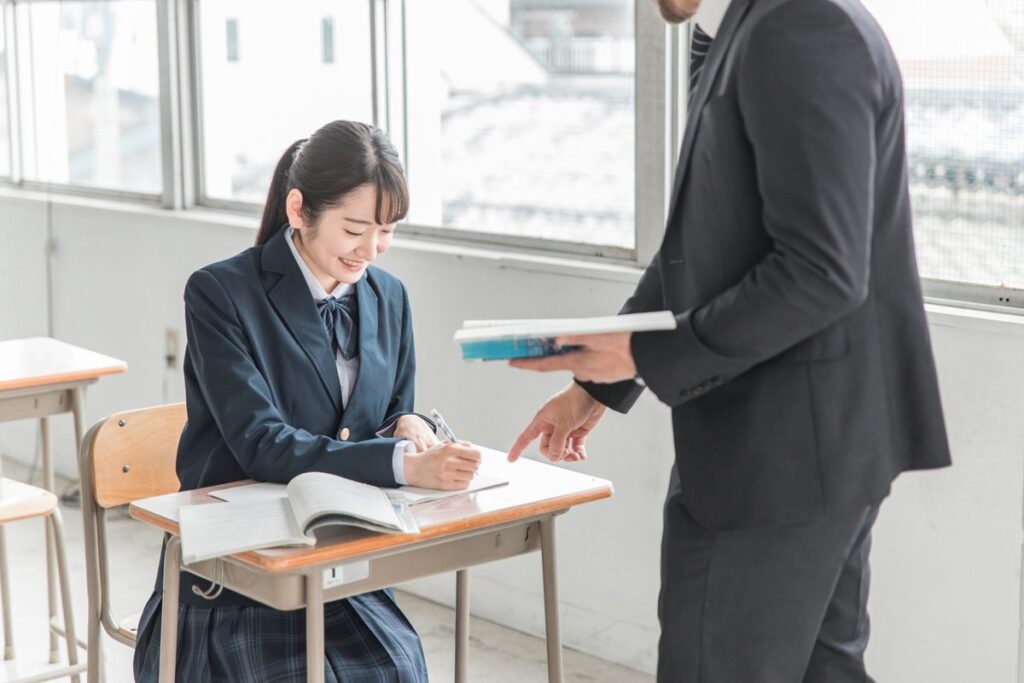 オンライン英会話のレッスン中にメモを取る様子