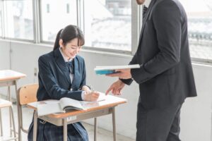 オンライン英会話のレッスン中にメモを取る様子