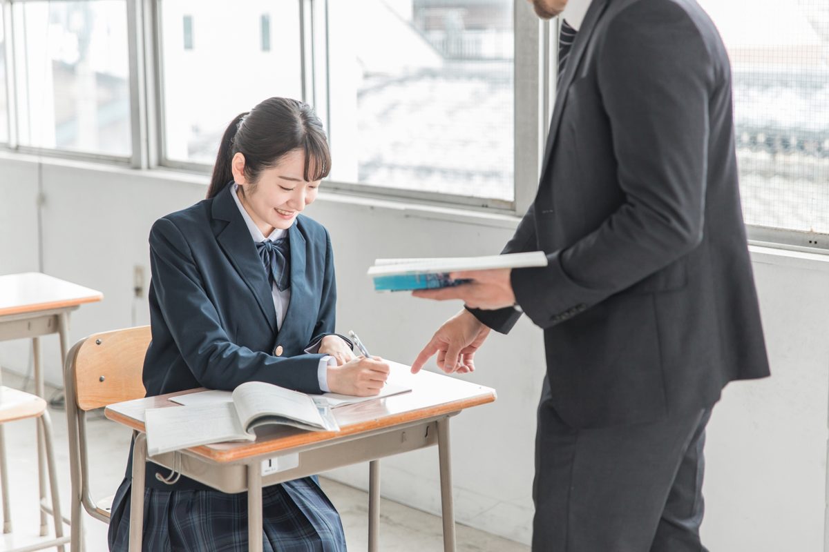 オンライン英会話のレッスン中にメモを取る様子