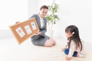 DMM英会話の講師の選び方に迷う学習者に向けて講師が英語を教えている様子