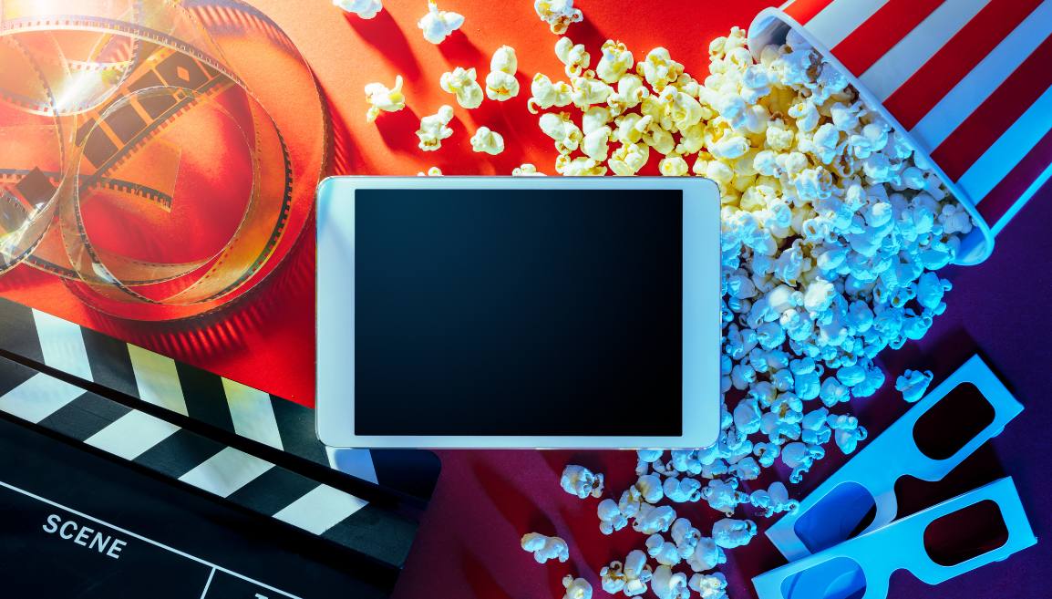 映画やアニメを正規の配信で見るイメージ